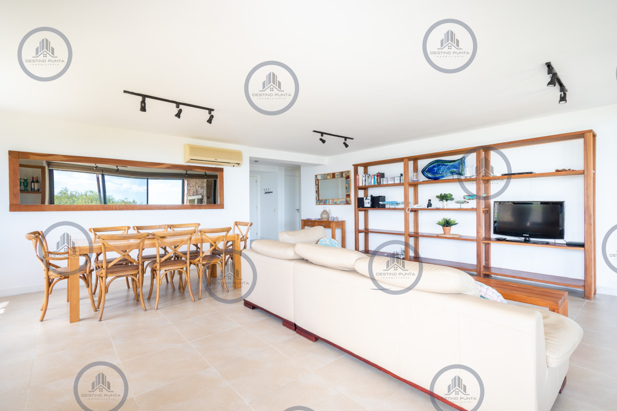 Apartamento ID.9 - Alquier temporario de amplio departamento de tres dormitorios con jardín, Punta Ballena