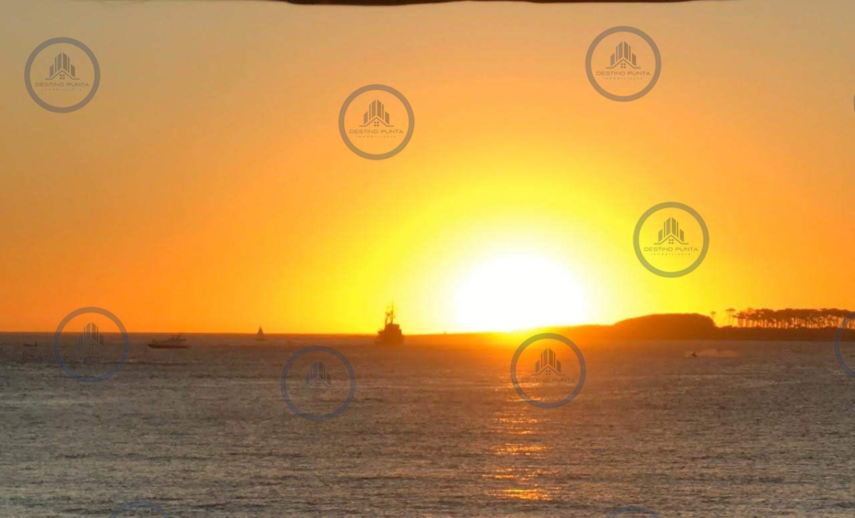 Apartamento ID.1154 - Excelente Apartamento de 3 Dormitorios con Vista al Mar, Playa Mansa, Punta del Este