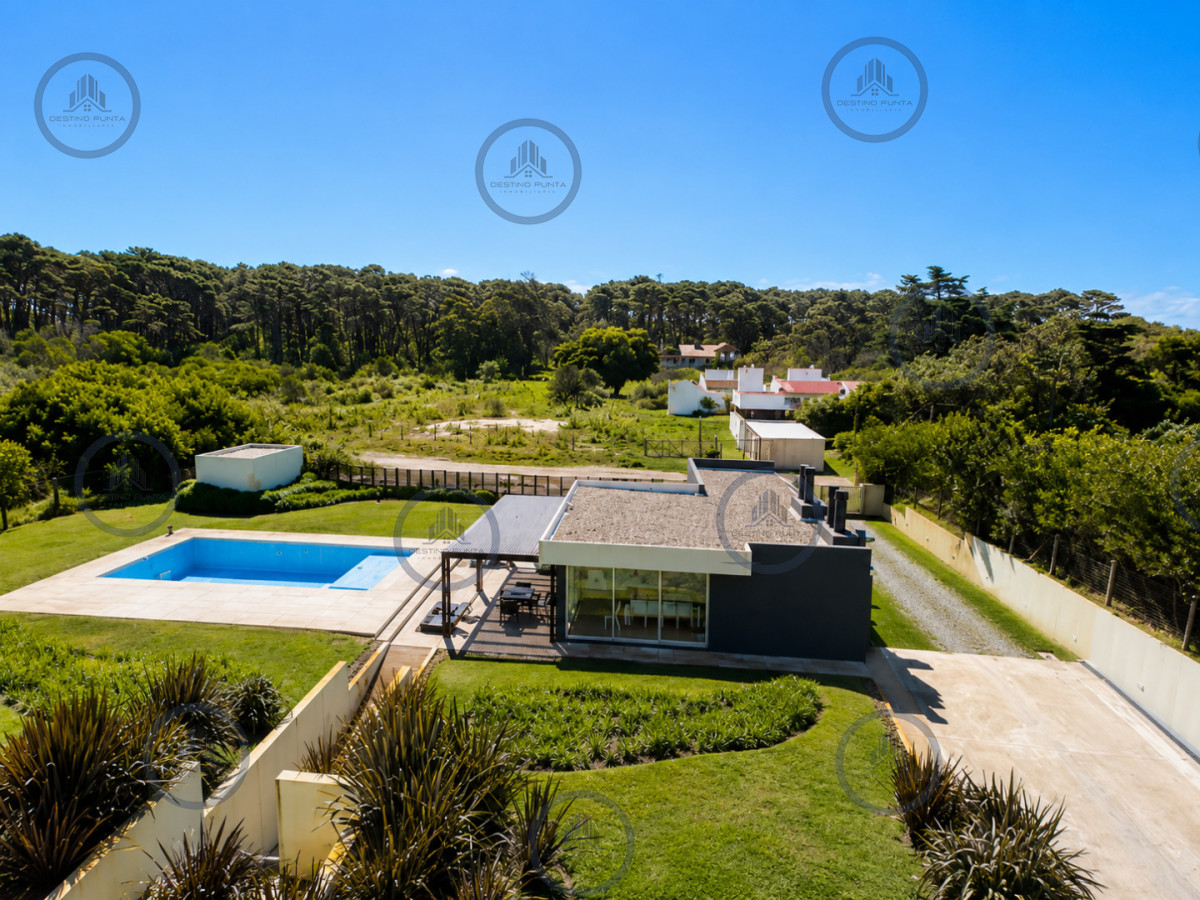 Apartamento ID.3106 - Apartamento de 3 Dormitorios en Primera Línea del Mar, Playa Brava Punta del Este