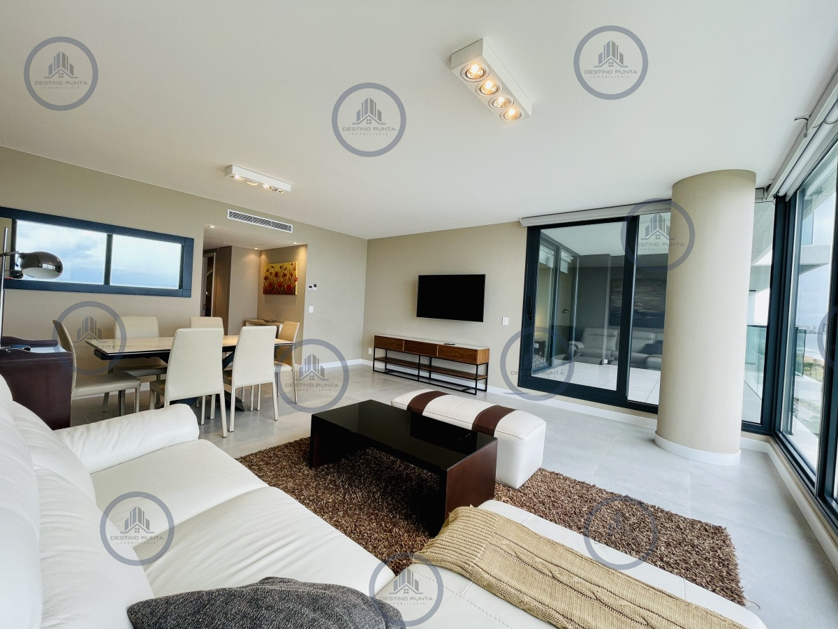 Apartamento ID.1122 - Venta y Alquiler Anual Moderno Apartamento de 2 Dormitorios en Torre Venetian sobre Playa Mansa