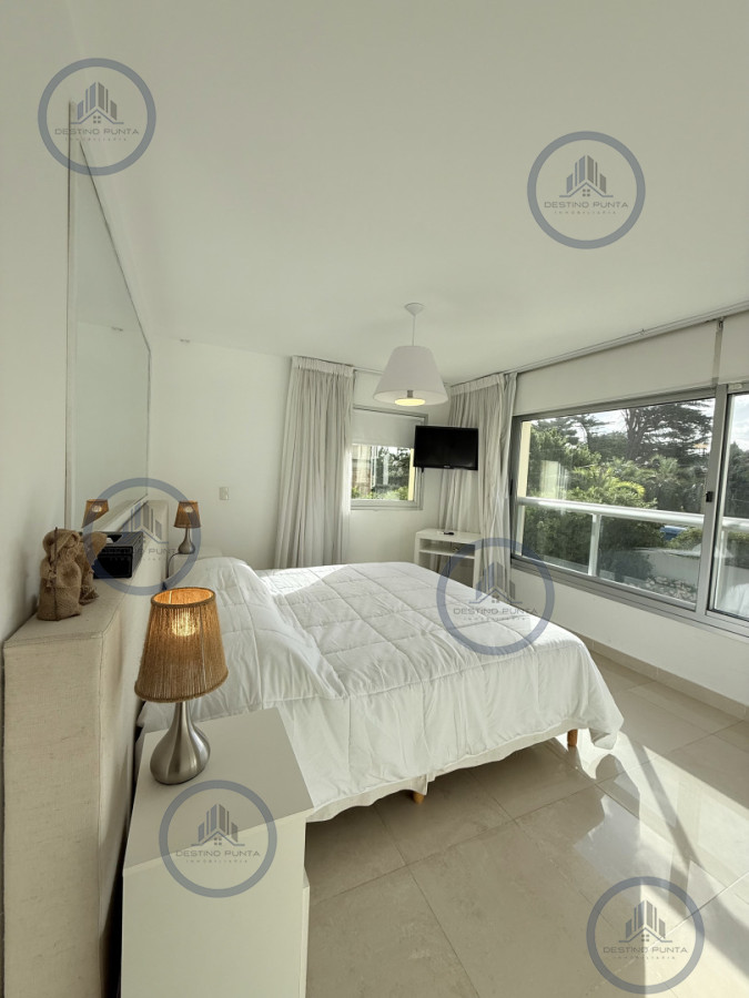 Apartamento ID.3030 - Venta de apartamento de 3 dormitorios sobre primera fila de Playa Brava, Punta del Este