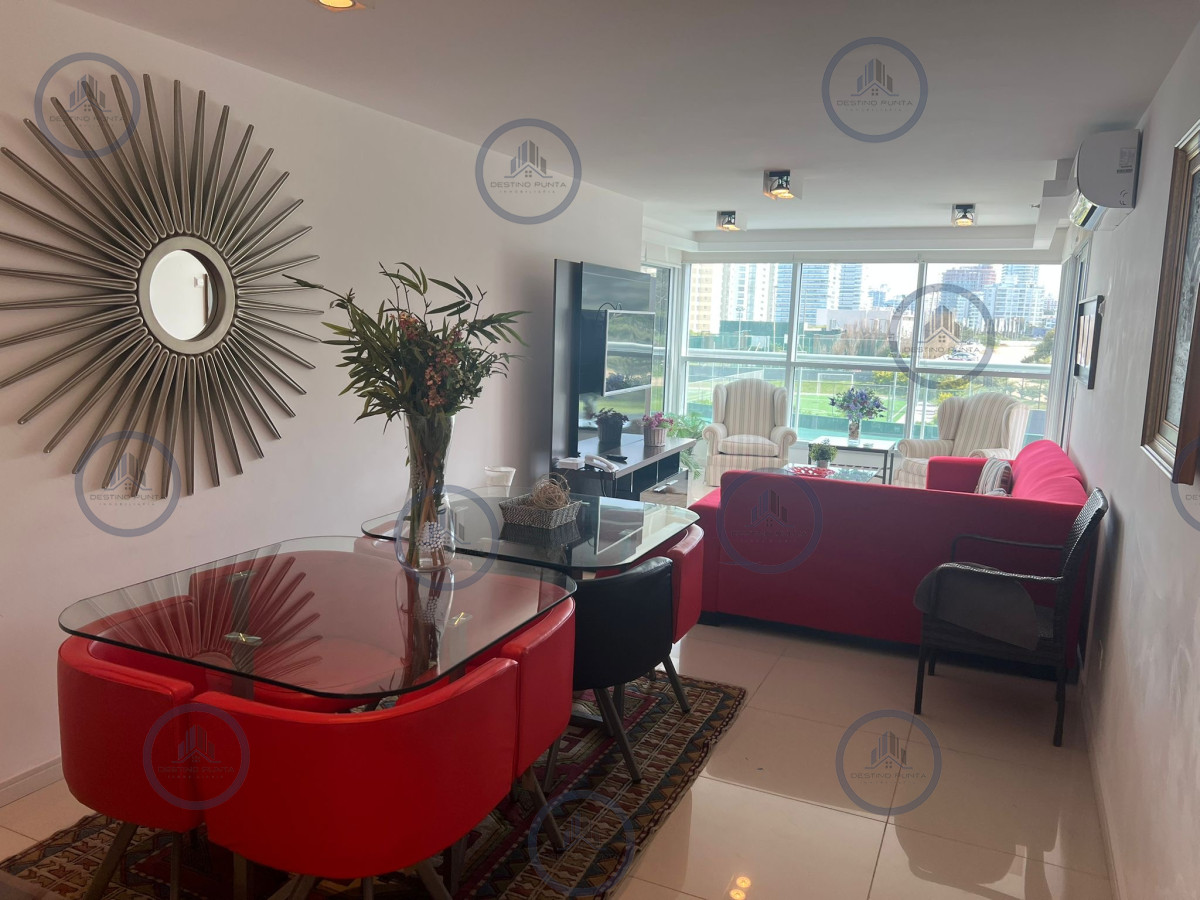 Apartamento ID.2943 - Cómodo apartamento con parrillero propio de 2 dormitorios más dependencia en alquiler, Playa Brava
