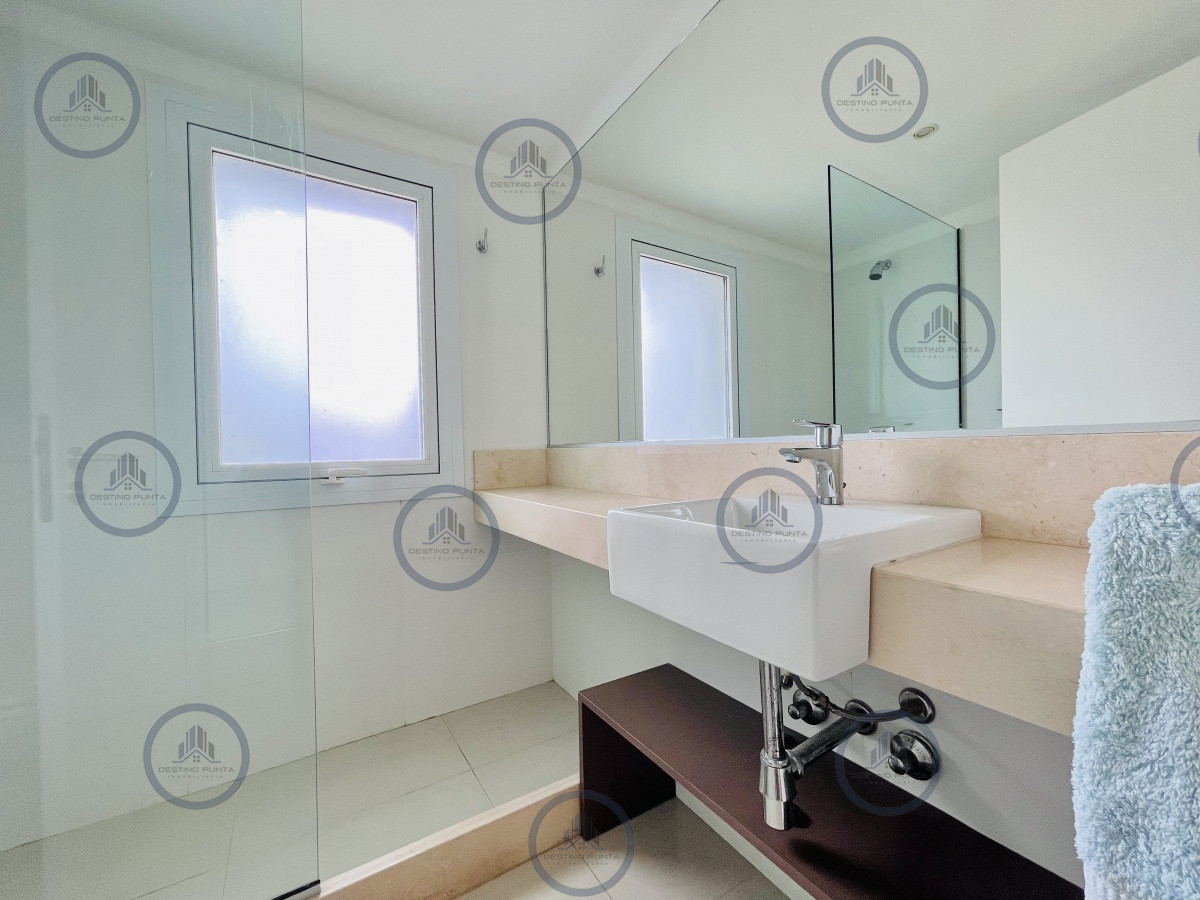Apartamento ID.304 - Apartamento de 3 Dormitorios y Parrillero Frente al Mar, Playa Mansa
