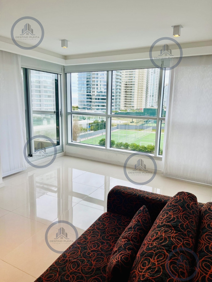 Apartamento ID.441 - Apartamento de 2 Dormitorios + Servicio en Playa Brava