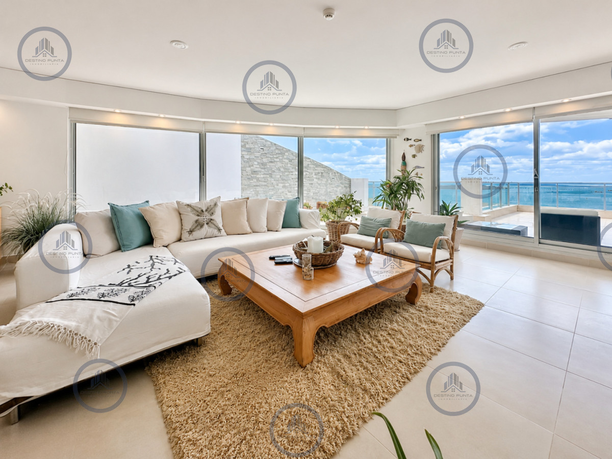 Apartamento ID.2321 - Penthouse Dúplex de 3 Dormitorios y Parrillero en Playa Mansa, Punta del Este