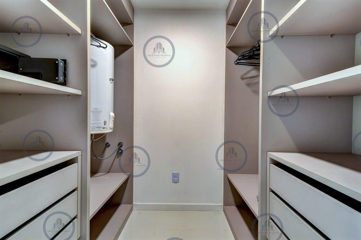 Apartamento ID.1626 - Alquiler temporario de apartamento de dos dormitorios con dos baños a pasos de la Playa y centro comercial, Punta del Este
