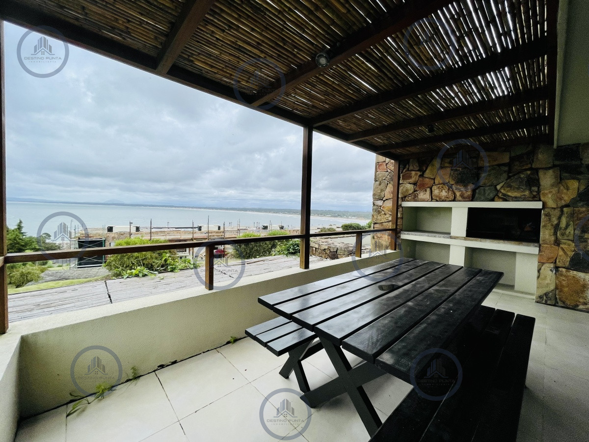 Apartamento ID.1029 - Venta de apartamento de dos dormitorios con parrillero en complejo privado de Punta Ballena