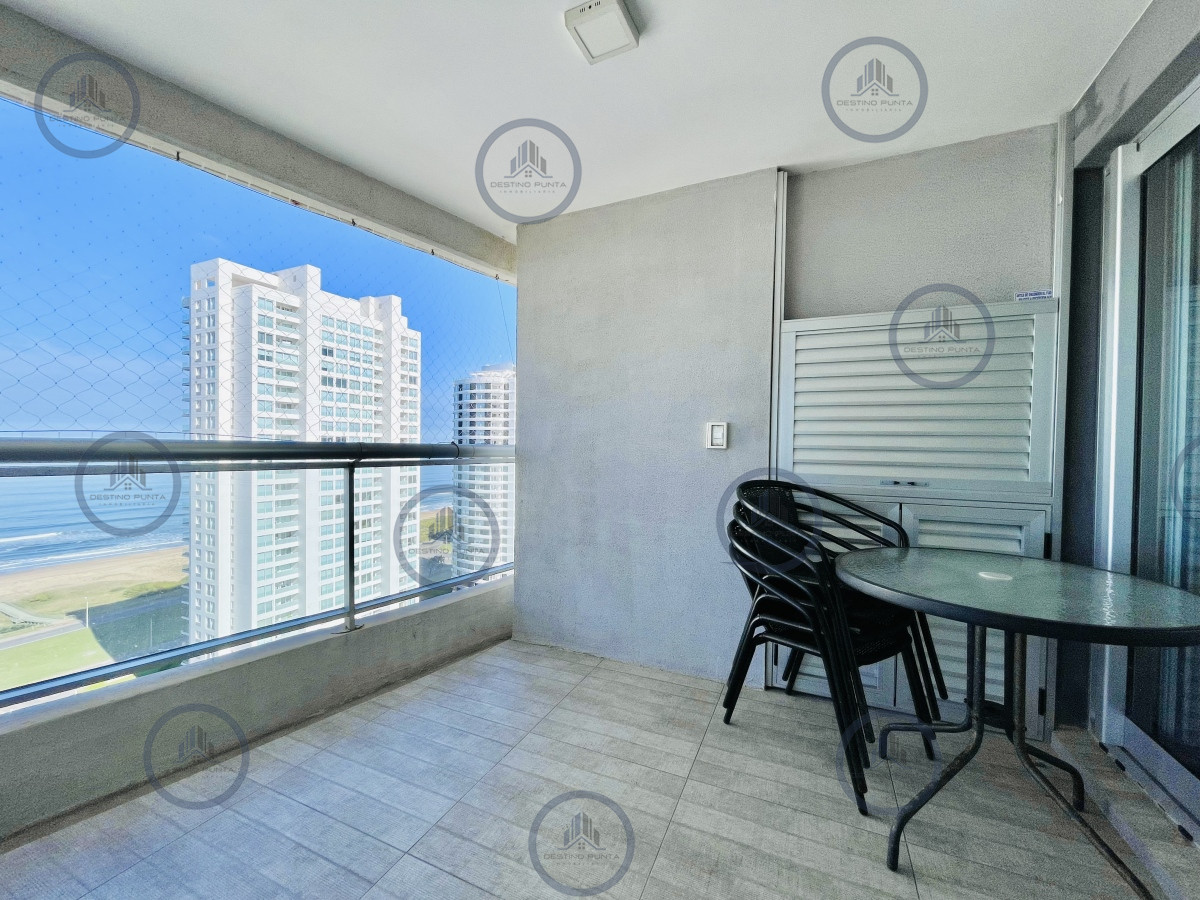 Apartamento ID.165 - Apartamento con Vista al Mar de 3 Dormitorios y Dependencia + Parrillero en Playa Brava, Punta del Este 