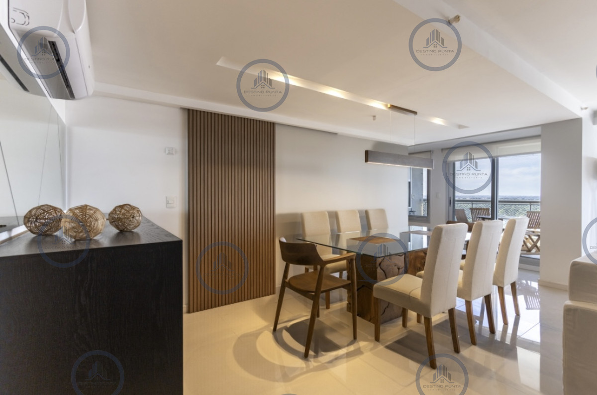 Apartamento ID.171 - Moderno Penthouse con Vista al Mar, en Playa Brava, 3 Dormitorios con Parrillero y Dependencia de servicio