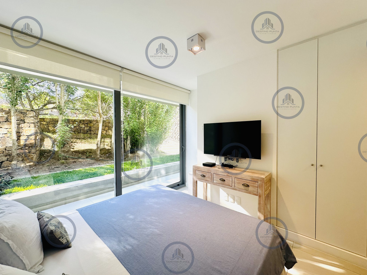Apartamento ID.112 - Venta OPORTUNIDAD de exclusivo departamento de tres dormitorios y Parrillero en Punta Ballena