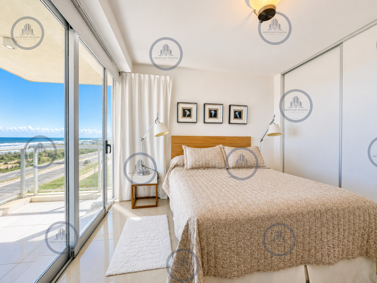 Apartamento ID.2985 - Penthouse de 3 Dormitorios con Barbacoa en Primera Línea del Mar, Playa Brava Punta del Este