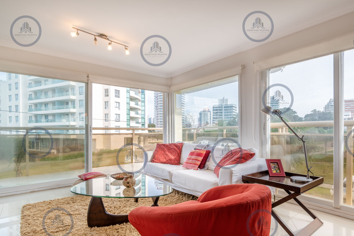 Moderno Apartamento de 3 Dormitorios a Pocas Cuadras del Mar En Venta, Playa Brava — fotografía 3