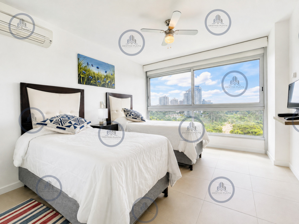 Apartamento ID.484 - Apartamento de 2 Dormitorios más Dependencia en Torre Le Parc, Playa Brava