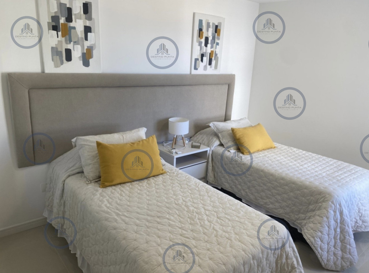 Apartamento ID.3284 - Alquiler temporal de apartamento a pasos de Playa Brava, 3 dormitorios mas dependencia y parrillero
