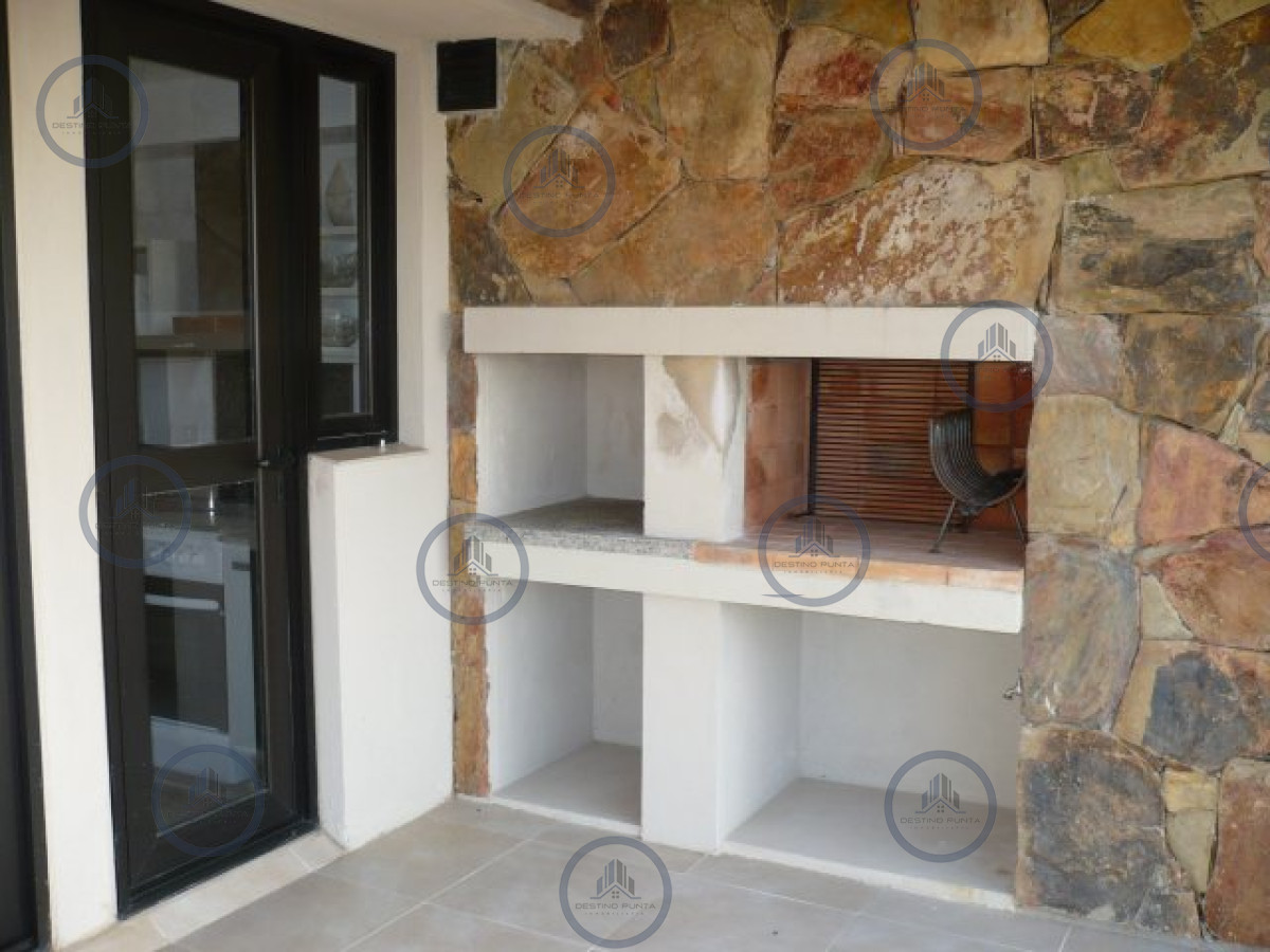 Apartamento ID.42 - Alquiler temporal de amplio departamento de un dormitorio con parrillero de uso exclusivo en complejo de Punta Ballena
