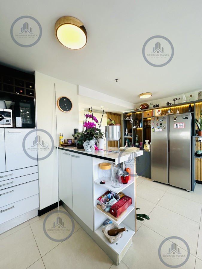 Apartamento ID.1226 - Venta de Excelente Penthouse de 2 Dormitorios y Parrillero con vistas a Playa Mansa, Punta del Este