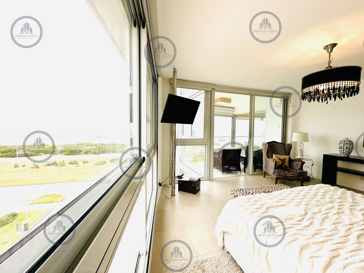 Apartamento ID.272 - Oportunidad en Venta Maravilloso departamento esquinero en Torre Le Parc, Playa Brava, Punta del Este