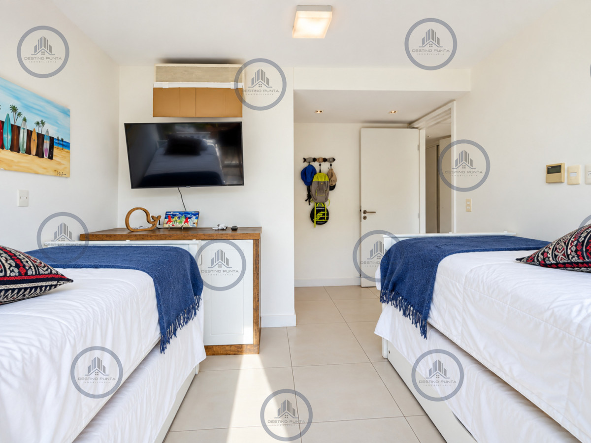Apartamento ID.2466 - Venta de Apartamento de 2 Dormitorios y Parrillero en la Loma de la Ballena en exclusivo complejo