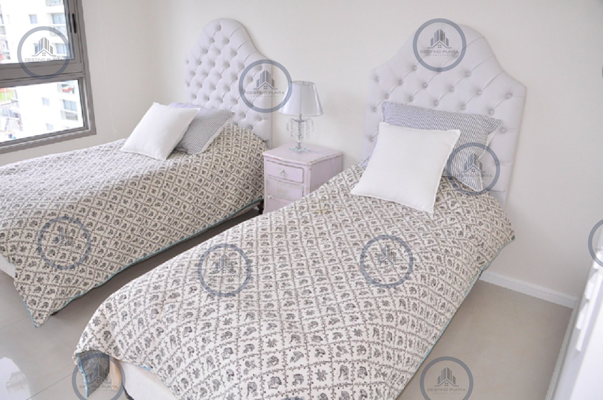 Apartamento ID.243 - Excelente Apartamento de 3 Dormitorios y Dependencia en Playa Brava - Venta y Alquiler