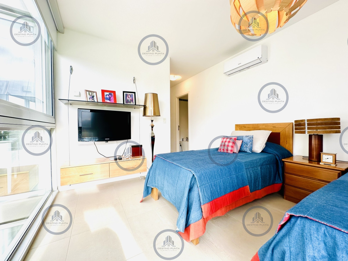 Apartamento ID.272 - Oportunidad en Venta Maravilloso departamento esquinero en Torre Le Parc, Playa Brava, Punta del Este