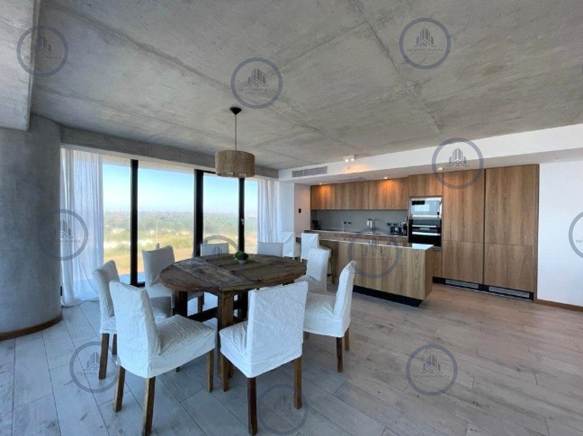 Apartamento ID.676 - Venta de Apartamento de 2 Dormitorios en suite piso alto de Torre Surfside Village, Punta del Este