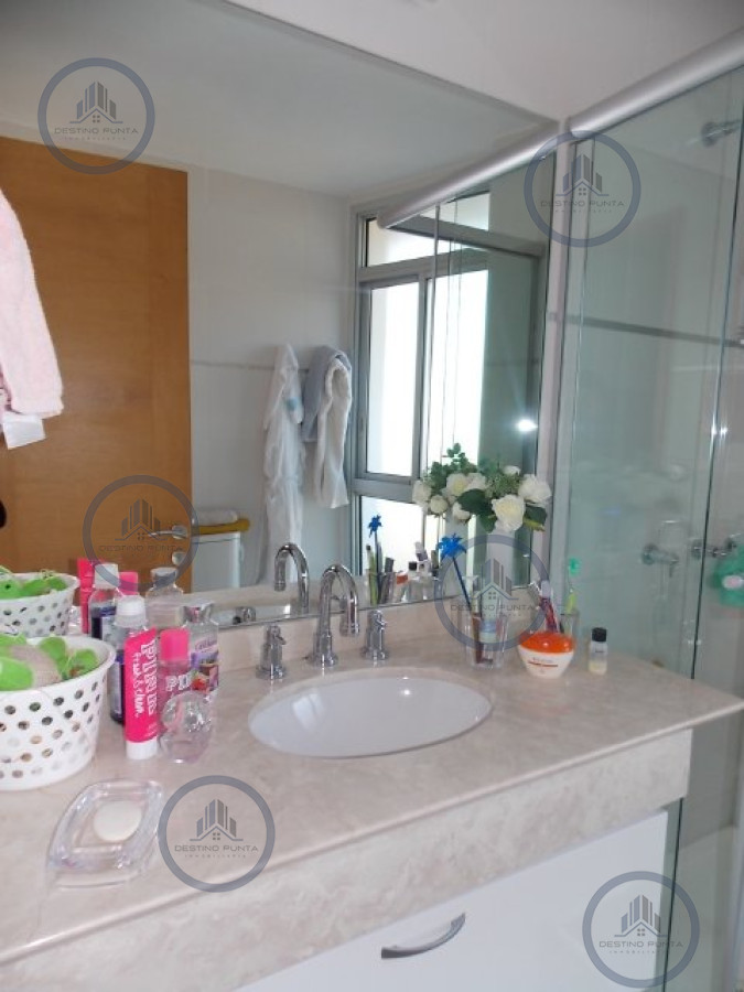 Apartamento ID.86 - Venta  de apartamento esquinero de tres dormitorios en Playa Mansa
