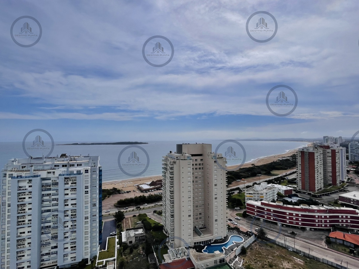 Apartamento ID.1226 - Venta de Excelente Penthouse de 2 Dormitorios y Parrillero con vistas a Playa Mansa, Punta del Este