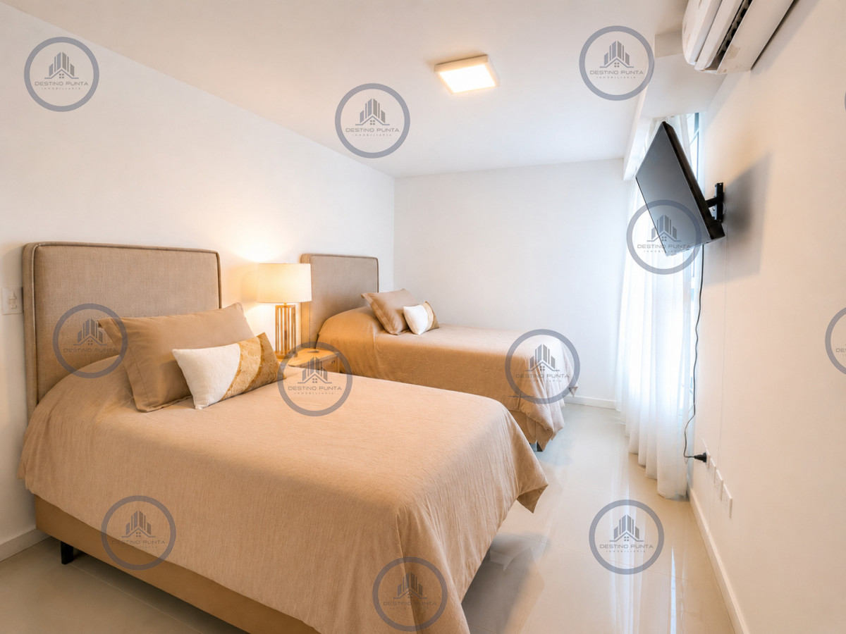 Apartamento ID.150 - Espectacular Penthouse Duplex con 4 Dormitorios + Dependencia y Terraza con Parrillero, en torre premium de Playa Brava, Punta del Este