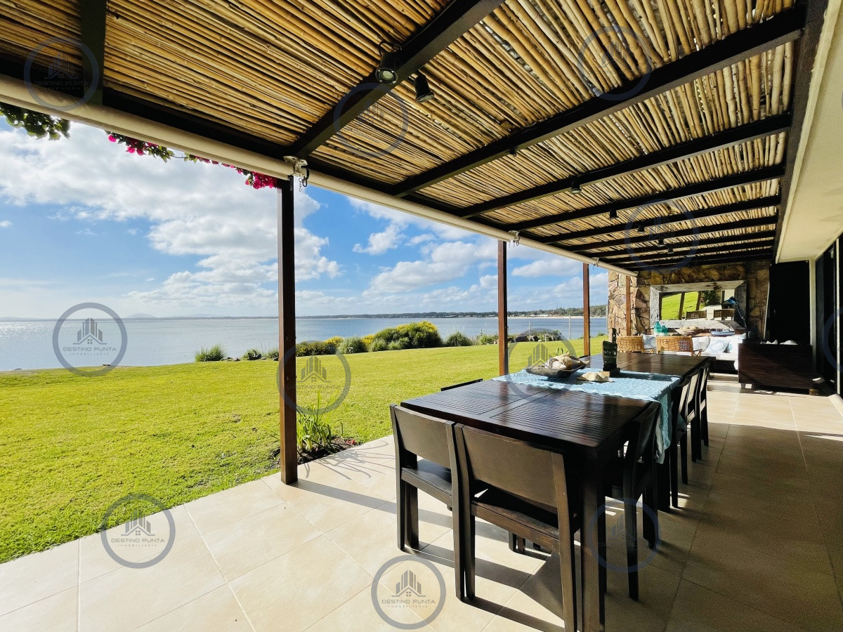 Apartamento ID.421 - Maravilloso departamento de 2 dormitorios con parrillero y salida al jardín en alquiler 