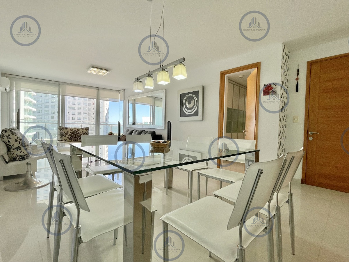 Apartamento ID.217 - Apartamento de 2 Dormitorios y Servicio a metros del mar, Playa Mansa Punta del Este