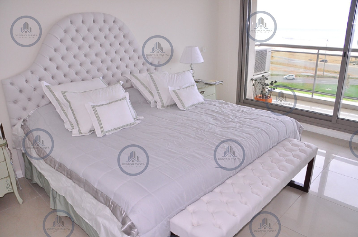 Apartamento ID.243 - Excelente Apartamento de 3 Dormitorios y Dependencia en Playa Brava - Venta y Alquiler