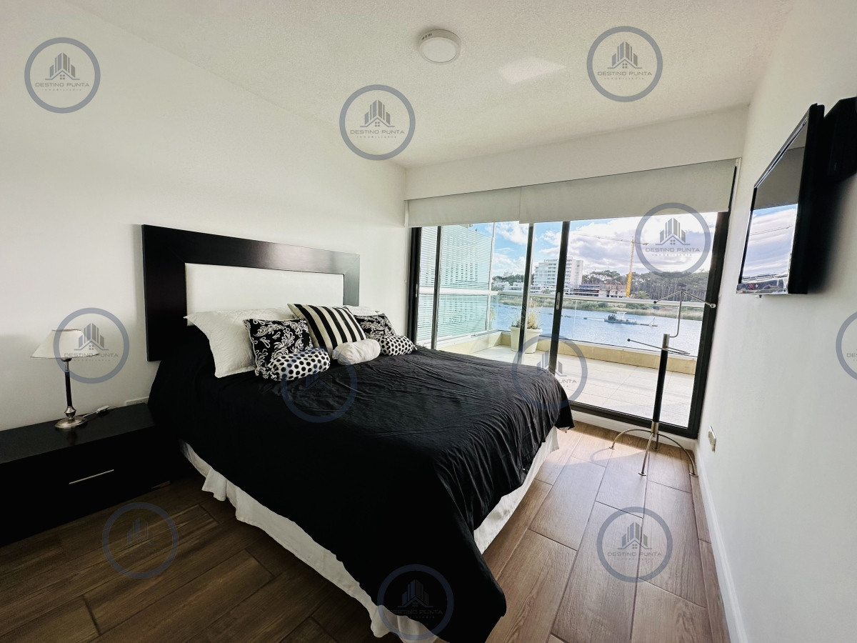 Apartamento ID.1529 - Alquiler temporal y anual de apartamento de tres dormitorios frente al mar en Pinares, playa Mansa