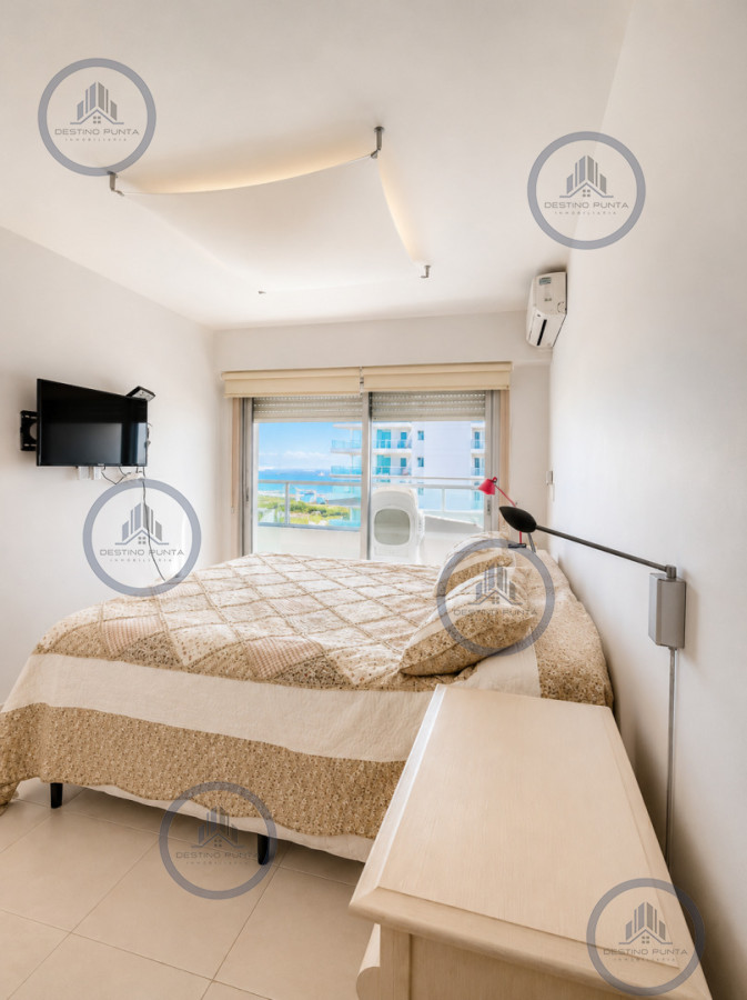 Apartamento ID.58 - Apartamento de 2 Dormitorios a metros del mar y torre moderna, playa Mansa, Punta del Este