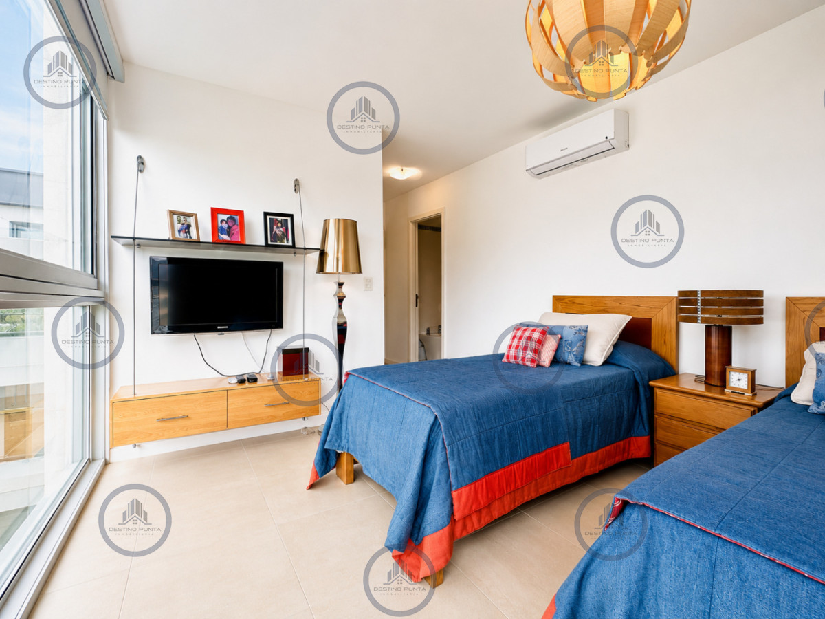 Apartamento ID.272 - Oportunidad en Venta Maravilloso departamento esquinero en Torre Le Parc, Playa Brava, Punta del Este