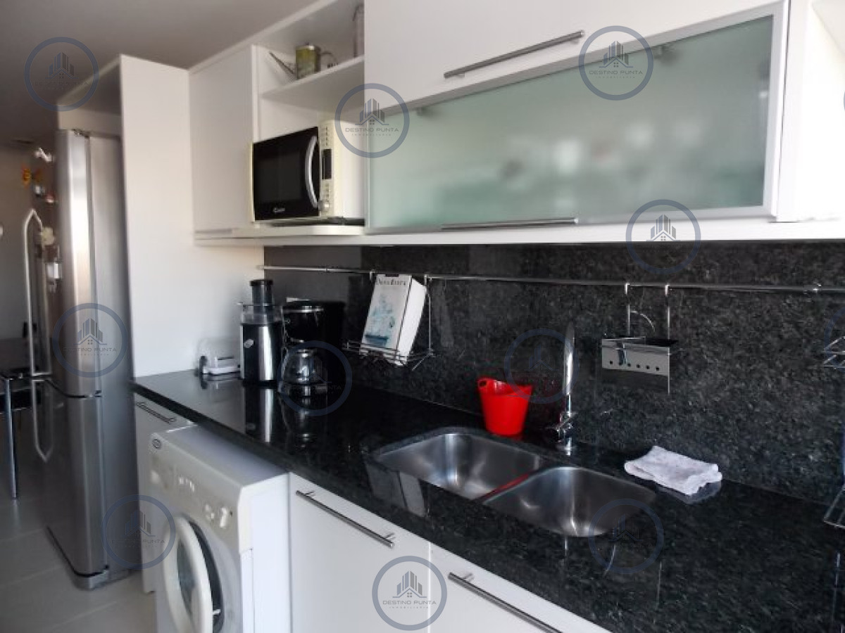 Apartamento ID.86 - Venta  de apartamento esquinero de tres dormitorios en Playa Mansa