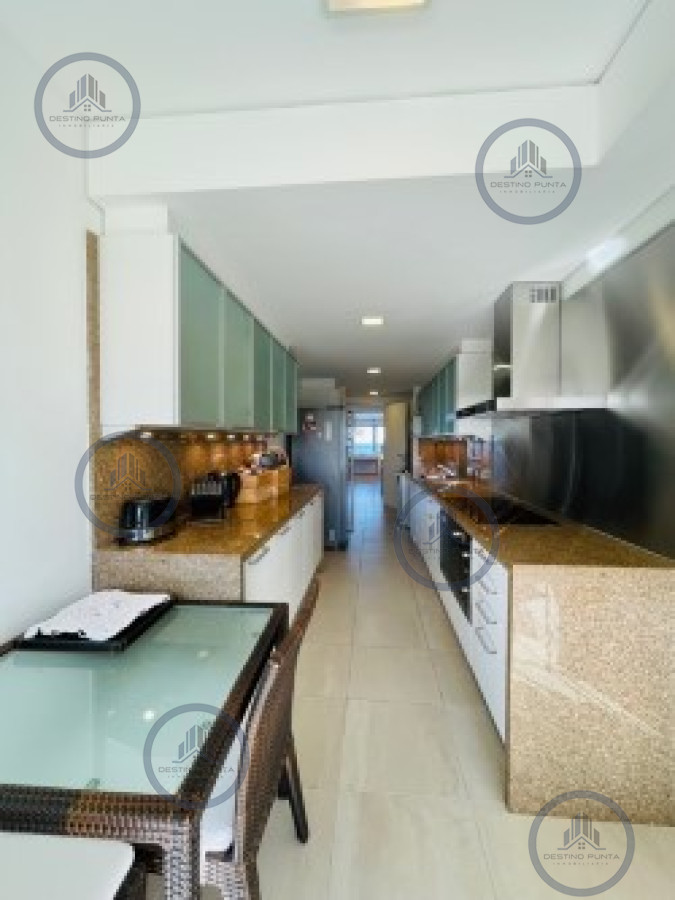 Apartamento ID.46 - Venta de apartamento premiun de tres dormitorios más dependencia en torre de categoría sobre playa Brava, Punta del Este