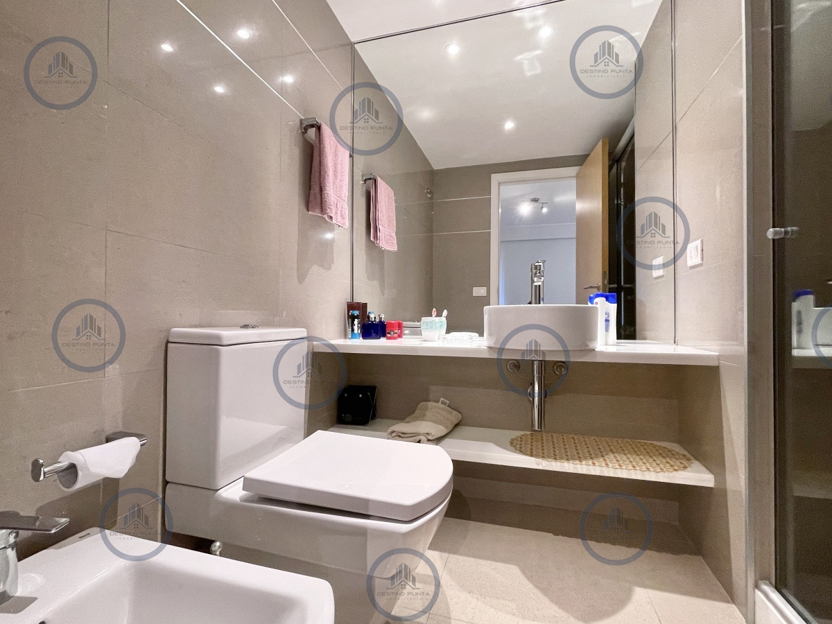 Apartamento ID.159 - Moderno Apartamento de 3 Suites en Playa Mansa con Vista al Mar