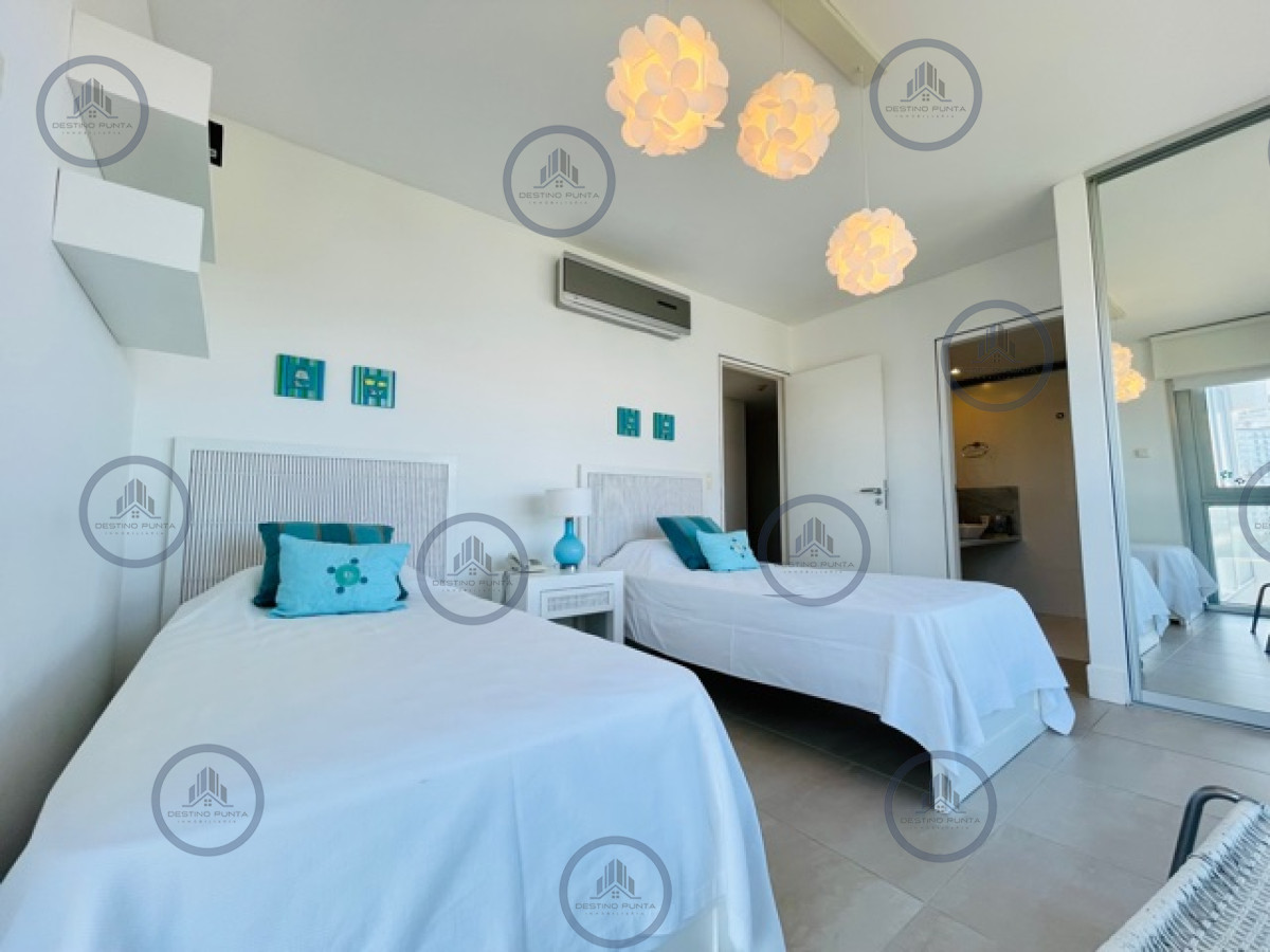 Apartamento ID.46 - Venta de apartamento premiun de tres dormitorios más dependencia en torre de categoría sobre playa Brava, Punta del Este
