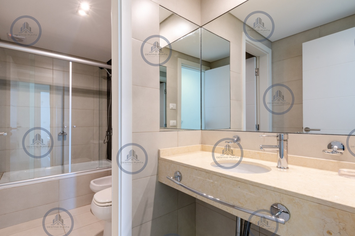 Apartamento ID.248 - Apartamento de 2 Dormitorios en Playa Brava con Vista al Mar - Venta