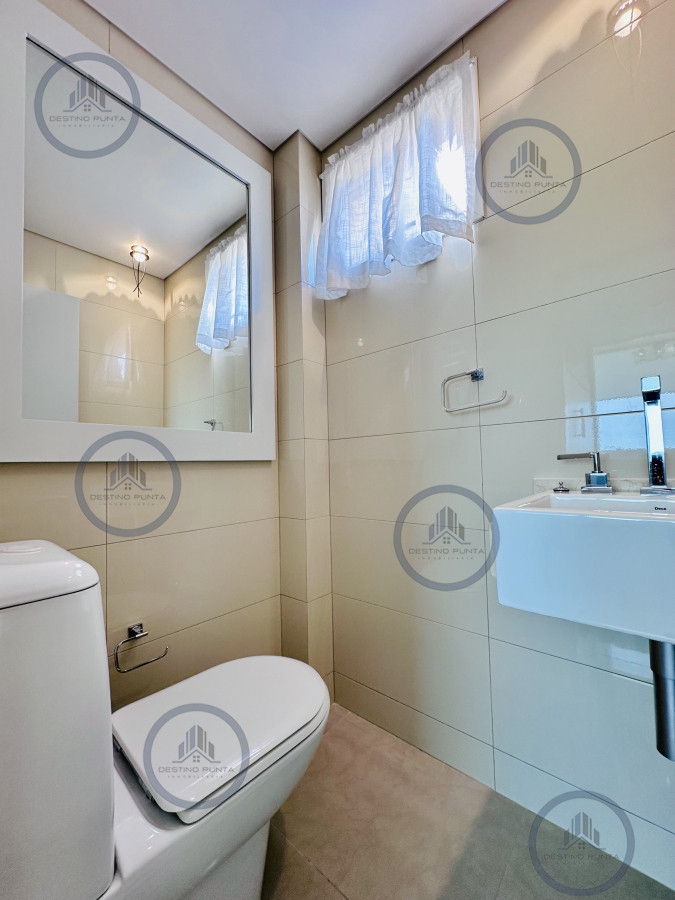 Apartamento ID.2300 - Lujoso Penthouse de 4 Dormitorios con Vista al Mar sobre Playa Mansa, Punta del Este