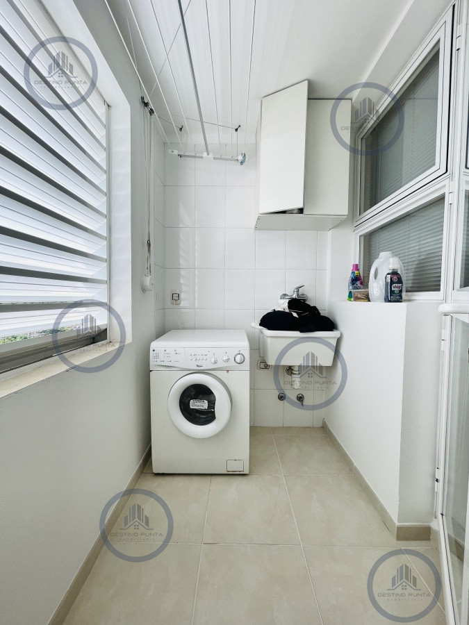 Apartamento ID.1059 - Venta de Excelente apartamento en alquiler temporario de tres dormitorios más dependencia de servicio, Playa Mansa, Punta del Este