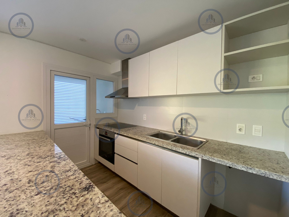 Apartamento ID.777 - Espectacular Apartamento de Dos Dormitorios, Dependencia y Parrillero a Estrenar en Punta del Este