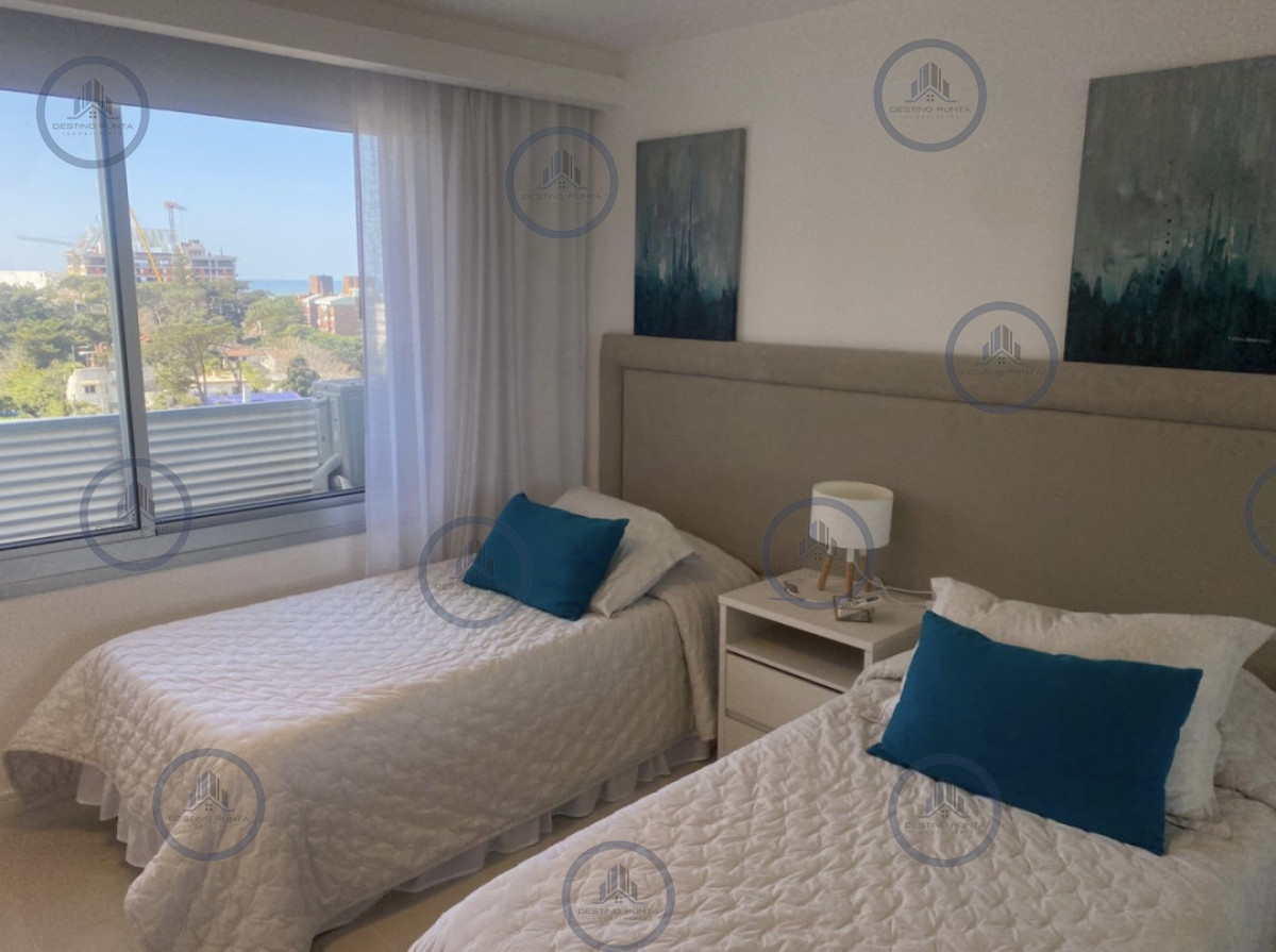 Apartamento ID.3284 - Alquiler temporal de apartamento a pasos de Playa Brava, 3 dormitorios mas dependencia y parrillero