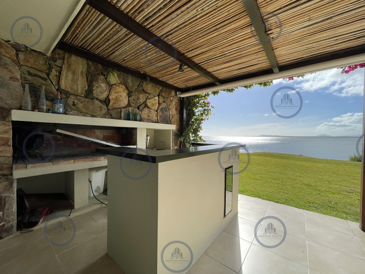 Apartamento ID.421 - Maravilloso departamento de 2 dormitorios con parrillero y salida al jardín en alquiler 