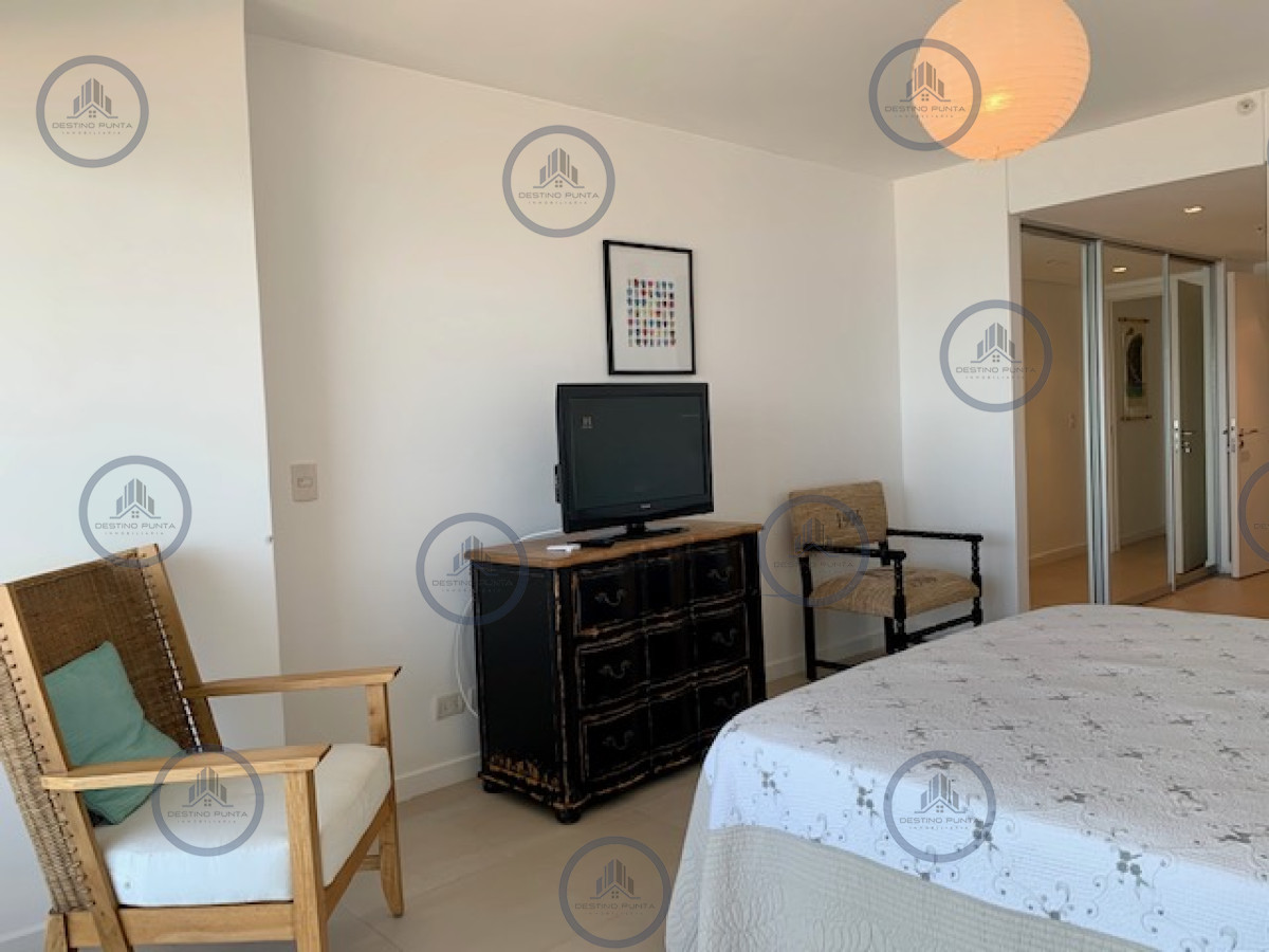 Apartamento ID.51 - Alquiler temporario de apartamento de dos dormitorios más dependencia de servicio sobre Playa Brava, Punta del Este