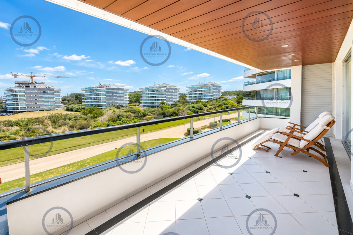 Apartamento ID.1102 - Exclusivo Apartamento Frente al Mar en Playa Brava, 3 Dormitorios y Dependencia
