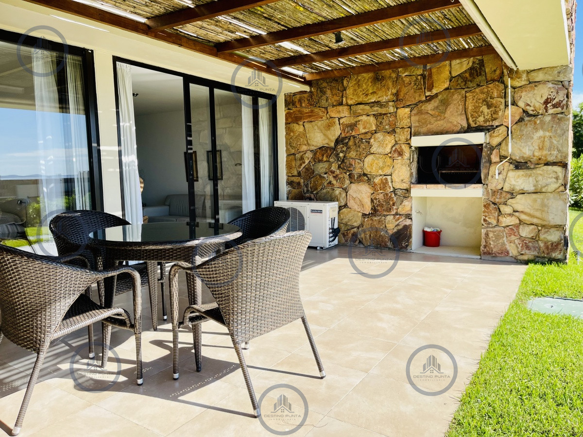 Apartamento ID.506 - Venta y alquiler temporario de apartamento de un dormitorio con parrillero en exclusivo complejo de Punta Ballena