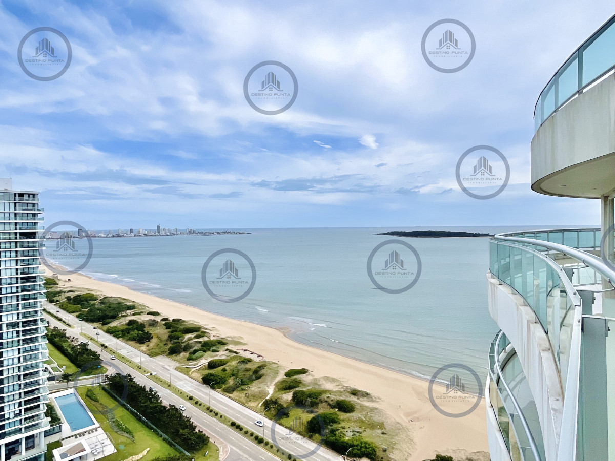 Apartamento ID.2300 - Lujoso Penthouse de 4 Dormitorios con Vista al Mar sobre Playa Mansa, Punta del Este