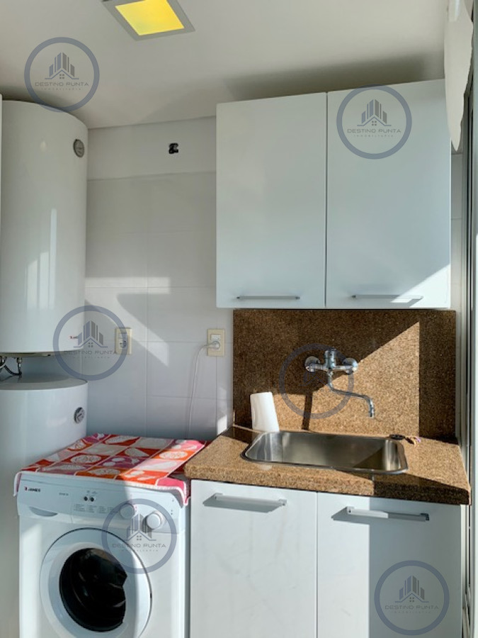 Apartamento ID.25 - Venta y alquiler temporario de apartamento de tres dormitorios mas dependencia de servicio en Playa Brava