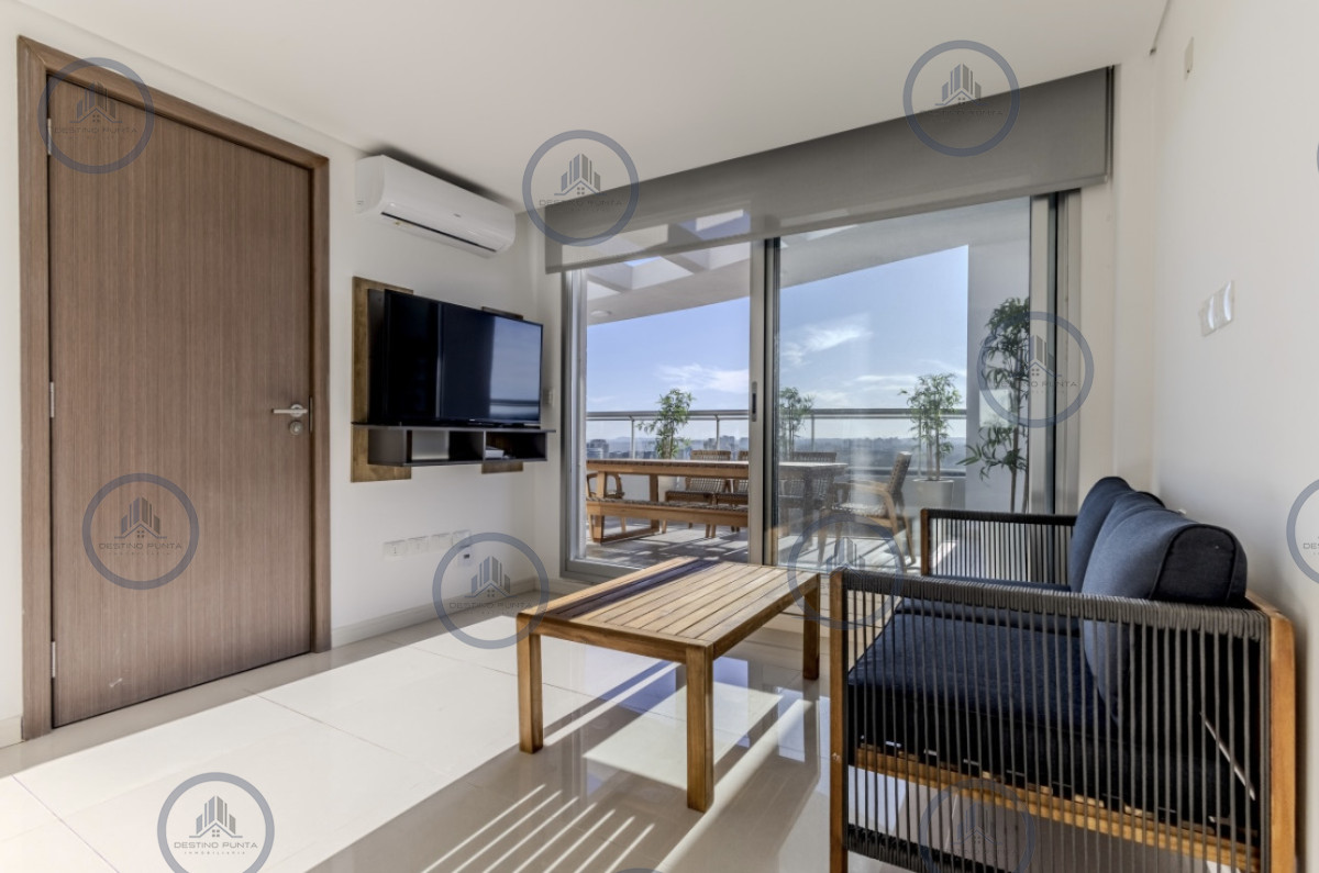 Apartamento ID.171 - Moderno Penthouse con Vista al Mar, en Playa Brava, 3 Dormitorios con Parrillero y Dependencia de servicio